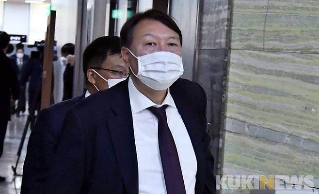 윤석열 검찰총장이 국회 법제사법위원회 국정감사에 출석해 여당의원들과 설전을 벌였다. 사진=박태현 기자