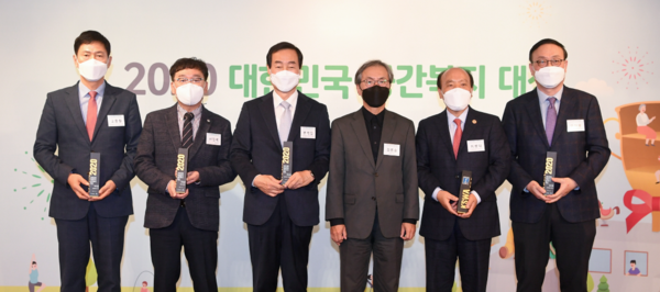 25일 오산시가 2020 대한민국 공간복지대상 시상식에서 ‘징검다리교실 운영’으로 우수상을 수상했다. / 사진제공=오산시