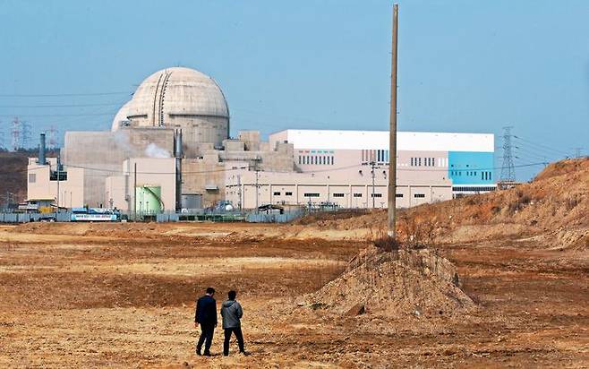 작년 3월 찾은 경북 울진의 신한울 3·4호기 건설 예정지가 황량하게 방치돼 있다. 신한울 3·4호기는 내년 2월 말까지 공사가 재개되거나 공사 연기 인가를 받지 못하면 발전사업허가가 취소될 위기에 놓여 있다. 이런 가운데 정부는 '9차 전력수급기본계획'에서 신한울 3·4호기를 전력공급원에서 배제하기로 결정했다. /이진한 기자