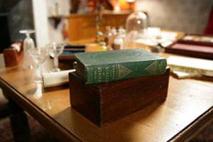 종의 기원. 1859년 11월 출간돼 인류의 세계관을 뿌리째 흔들어놓은 찰스 다윈의 ‘종의 기원’. 오클랜드박물관 제공