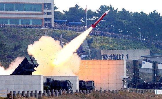2017년 충남 보령 대천사격장에서 열린 방공유도탄 사격대회에서 대공 미사일 패트리어트가 발사되고 있다. [중앙포토]