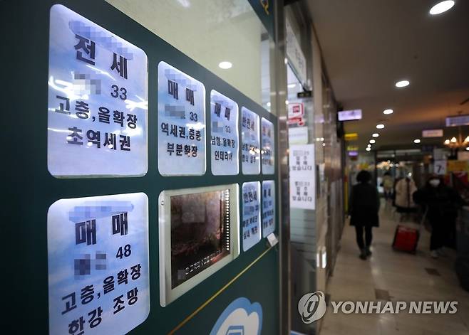 서울 송파구의 한 상가 부동산중개업소 [연합뉴스 자료사진]
