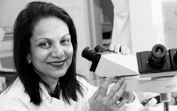 환자의 고통에 공감해야한다고 철학을 가진 아즈라 라자.