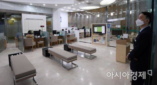 은행 대출 창구. 김현민 기자 kimhyun81@