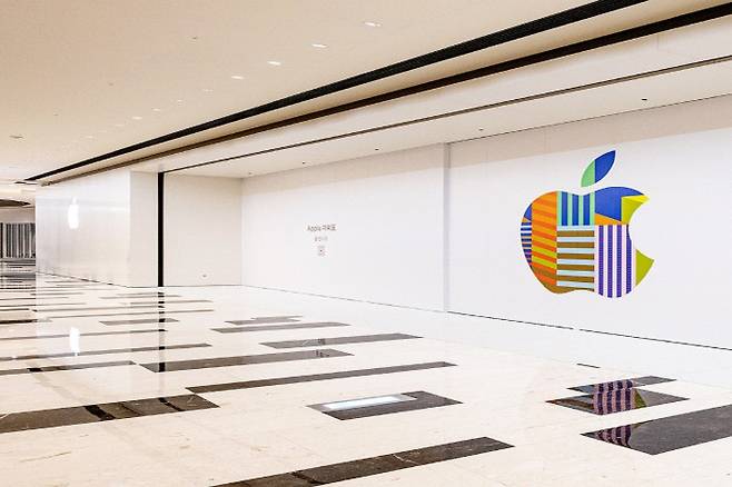 연내 개장을 앞둔 애플 IFC몰 점 전경.