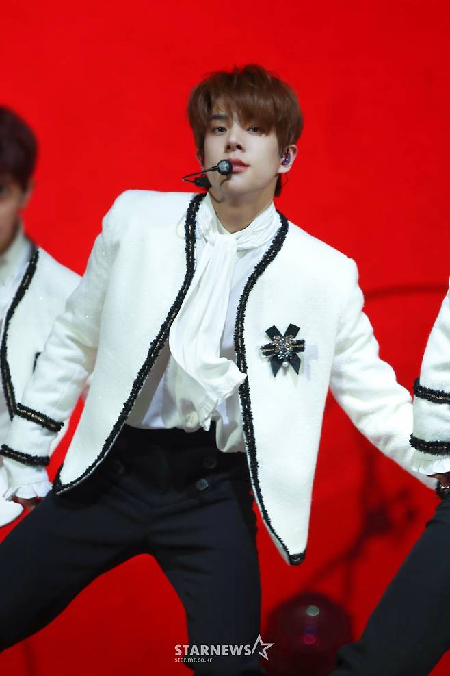 엔하이픈 제이크 '카리스마 넘치는 눈빛'[★포토]