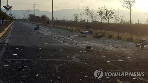 지난 27일 테헤란 부근의 이란 핵과학자 모센 파크리자데를 겨냥한 테러 현장[EPA=연합뉴스]