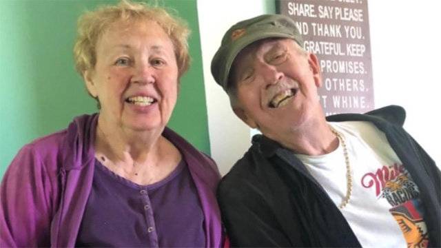 미국 미시간주에서 신종 코로나바이러스 감염증(코로나19) 확진 판정을 받고 지난달 24일 수십 초 차이로 함께 세상을 떠난 퍼트리샤(왼쪽), 레슬리 맥워터스 부부. CNN 캡처