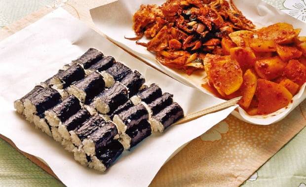 주꾸미·꼴뚜기 무침에 무김치, 그리고 김밥