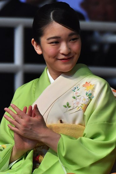 일본의 마코 공주가 2018년 7월 브라질 상파울로에서 열린 일본 축제에 참석해 박수를 치고 있다. [AFP=연합뉴스]