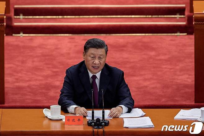 시진핑 중국 국가주석이  베이징의 인민대회당에서 열린 코로나19 방역 공로자 표창대회에 참석해 연설을 하고 있다. © AFP=뉴스1 © News1 우동명 기자