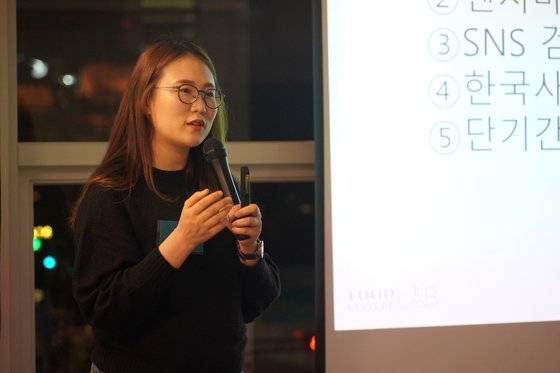 폴인 스터디 〈빅마켓 사로잡은 F&B 스몰브랜드의 빅브랜딩〉에 참여한 푸드컬쳐랩 안태양 대표는 ″해외 시장을 목표로 한 작은 브랜드는 타깃 세그먼트를 명확하게 정해야 브랜드를 사랑해주는 팬을 확보할 수 있다″고 말했다. ⓒ폴인