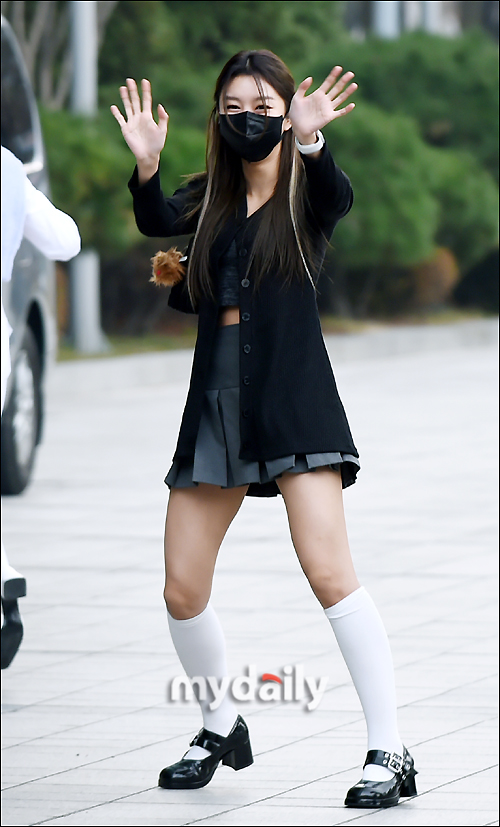 Momoland Lee Hye-bin, Ill do good on RadioGirl group Momoland Lee Hye-bin has a photo time on her way to work at SBS Mokdong SBS in Seoul ahead of SBS Radio TV Cultwo Show on the afternoon of the 10th.