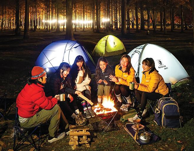 남이섬에서 하룻밤을 묵으며 우정과 사랑을 쌓을 수 있는 시간이 오고 있다.