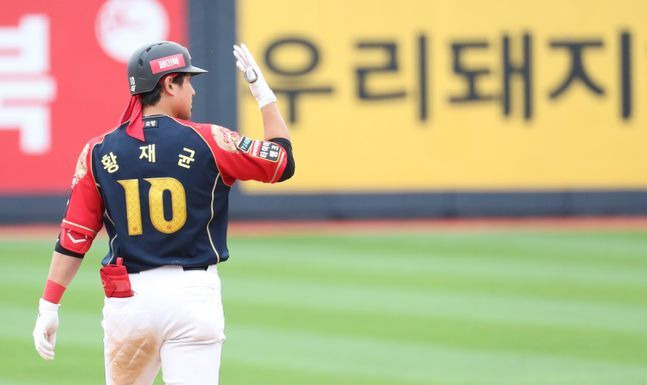 3루수 골든글러브를 수상한 KT 황재균. ⓒ KBO