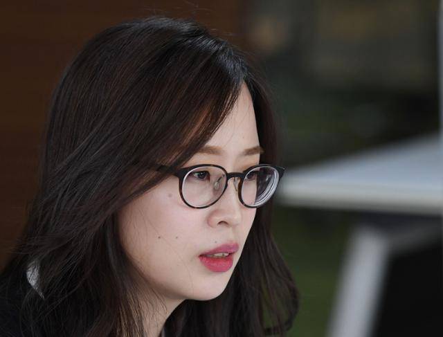 법학을 공부한 적 없는 ‘생비법’으로 로스쿨에 들어간 그에겐 그나마 가족법이 가장 이해가 쉬웠다. 일찌감치 ‘이혼전문 변호사’로 진로를 정한 계기가 되기도 했다. 배우한 기자