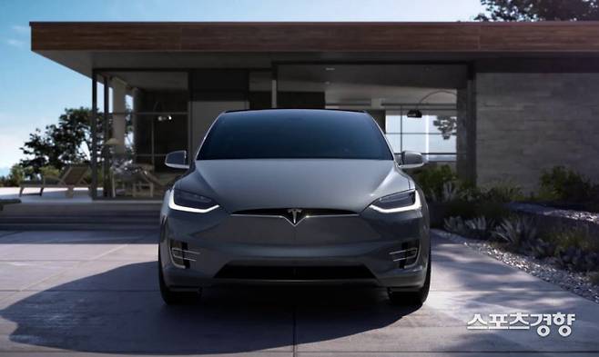 테슬라 전기차 SUV ‘모델X’. 차체강성이 매우 우수한다고 알려온 모델이다.