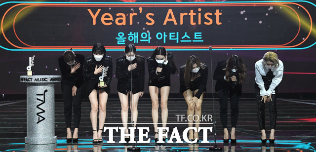 2020 TMA] TWICE, Thank youThe 2020 The Fact Music Awards was held in a way that thoroughly complies with the anti-virus guidelines and adds online connections to Untact, which means non-face-to-face, for the safety of fans and The Artist to prevent the spread of Corona 19.TMA includes BTS, Super Junior, New East, GOT7 (Godseven), MonsterX, Seventeen, Gang Daniel, TWICE, Mamamu, (woman) children, ITZY (yes), Stray Kids, Tomorrow By Together, ATIZ, Crabbitty, Weekly, Thebo K-pop The Artists, who are the most popular in the world, such as Iz, Izwon, and Jesse, appeared.The red carpet at 4 pm on December 12, the awards ceremony at 6 pm, was broadcast simultaneously to 30 countries around the world through Naver V LIVE.