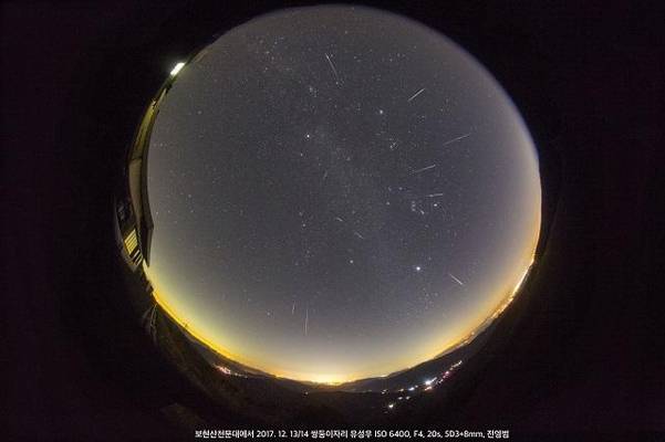 지난 2017년 12월 13~14일 보현산천문대에서 관측된 쌍둥이자리 유성우./한국천문연구원 제공