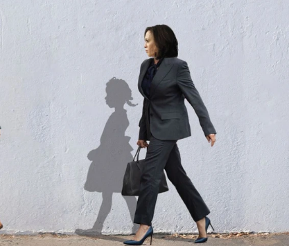 WTF아메리카 대표 고든 존스와 일러스트레이터 브리아 괼러가 만든 카멀라 해리스 미 부통령 당선자 홍보 포스터. 루비 브리지스의 실루엣을 그림자로 합성한 저 작품의 제목이 'That Little Girl Was Me'이다. wtfamerica2017.com