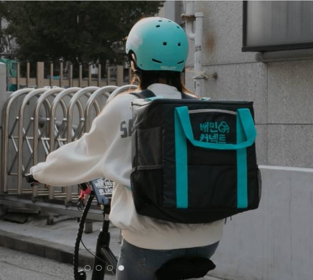 배달의민족을 운영하는 우아한형제들은 주당 20시간 이내로만 배달 할 수 있는 단기 배달 아르바이트 ‘배민 커넥트’를 모집하고 있다. 배달이 생업인 이들을 보호하기 위해 배민 커넥트는 시간 총량제를 운영하고 있다. 배민 커넥트 모집 홈페이지 갈무리
