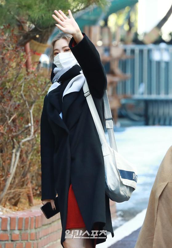 Ryu Jin, Hand Greeting to deliverRyu Jin of group ITZY is entering the broadcasting station for the pre-recording of KPop Festival held at KBS main building on the afternoon of the 18th.