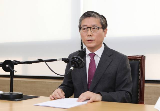 변창흠 국토교통부 장관 후보자는 18일 국토부 출입기자단과 온라인 기자간담회를 열고 주택 전세난 해소를 위해 역세권, 공장부지 등을 활용해 주택공급에 나서겠다는 청사진을 밝혔다. /사진제공=국토교통부