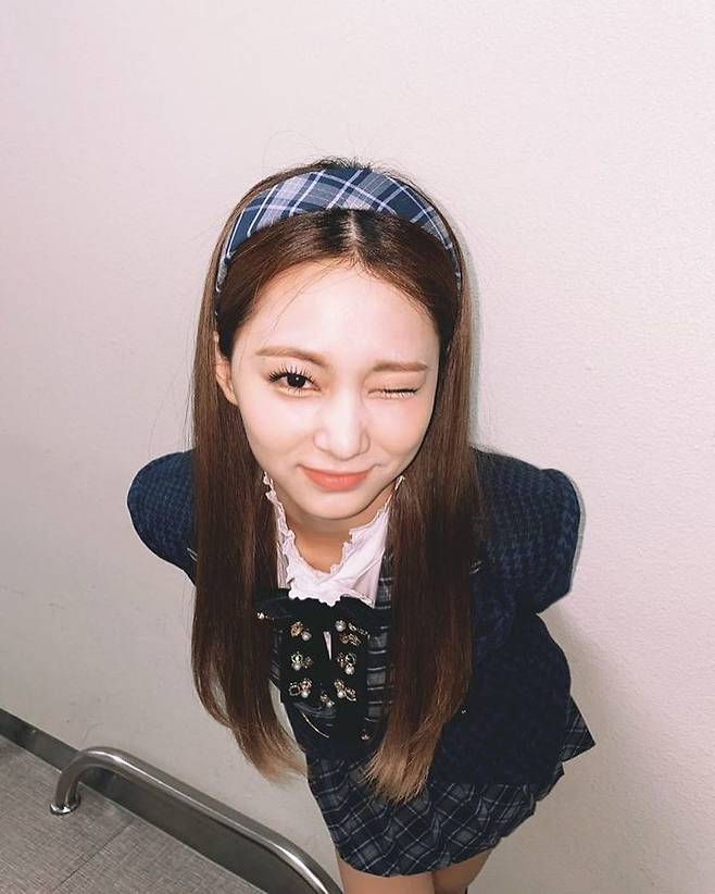 TWICE TZUYU, the wink Signal over the prettier limit [SNScut] snipering SouthernTWICE TZUYU has reported on the latest.On December 18, TWICE official Instagram posted several photos of TZUYU along with Signal.In the photo, TZUYU looks at the camera or a refreshing wink at the camera. The beautiful beauty catches the eye without being disturbed even if it is close to the camera without any hesitation.The news is Seo Yu-na