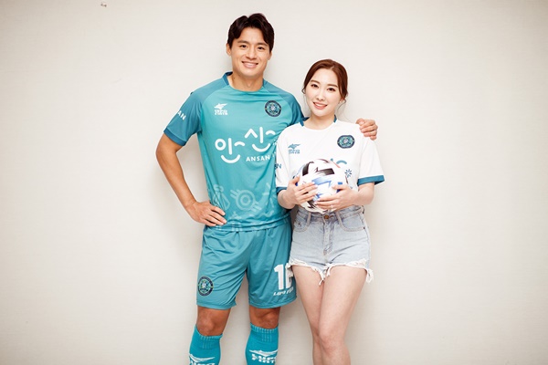 최명희·정다윤 / 사진=안산그리너스FC 제공