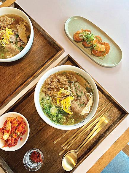 지난 17일 새롭게 리뉴얼한 롯데백화점 영등포점 1층에 서울식 쌀국수 전문점 ‘미미옥(美米屋)’이 입점했다. 사진은 미미옥 메뉴 중 하나인 ‘양지차돌 쌀국수’. 롯데백화점  제공