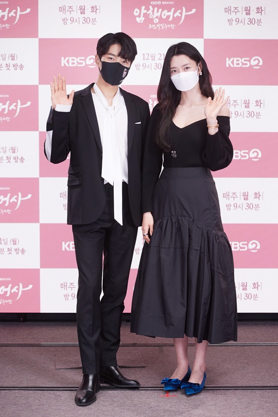 배우 김명수(왼쪽)와 권나라 /사진제공=KBS