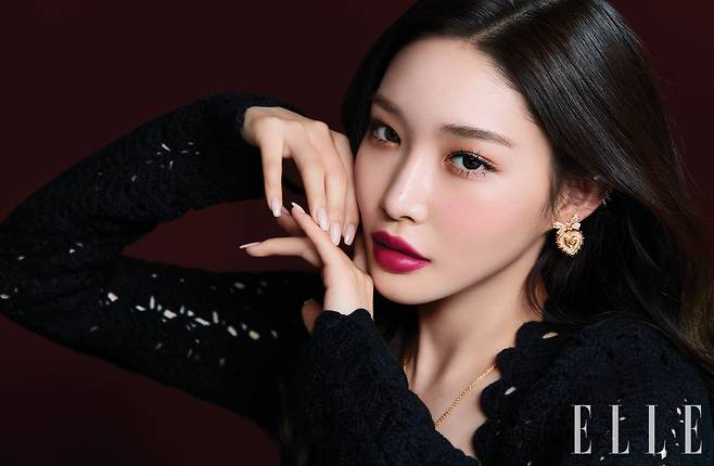 Chungha, a variety of color beauty pictures released ..Fairy pitta charmA picture with Singer Chungha and fashion magazine Elle Korea was released.Chungha, a muse of Dolce & Gabbana Beauty, showed off the charm of Fairy pitta, which is impossible to replace, with makeup of various colors in each cut.Depending on the color, it attracts attention by crossing various charms such as pure, lovely, and sensual appearance.On the other hand, Chungha is the back door that received the praise of the field staff in a professional appearance without difficulty despite the long shooting time.Pictures and videos of Chunghas beauty shine through the January issue of Elle and SNS.Photo: Elle