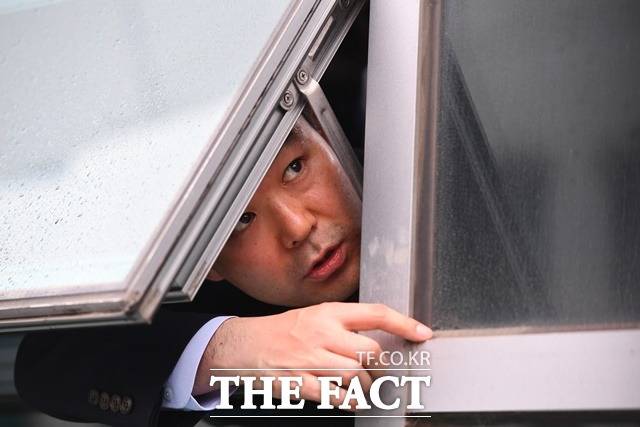 지난 20대 국회에서 발생한 '패스트트랙 감금사건'을 두고 채이배 전 바른미래당 의원의 비서가 증인으로 출석했다. /뉴시스