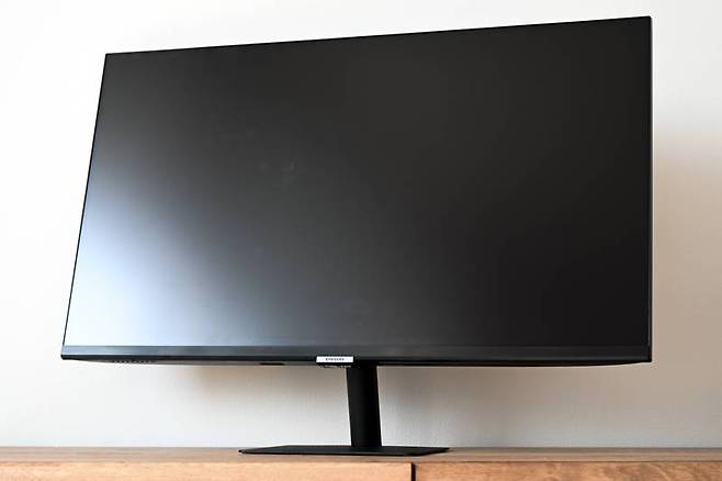 삼성 스마트 모니터 M7, 32인치 4K VA 패널이 사용됐다. 출처=IT동아