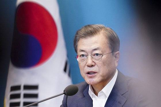 문재인 대통령이 청와대 수석ㆍ보좌관회의에서 심각한 표정으로 발언하고 있다. 청와대 제공