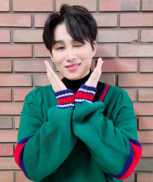 Trot singer Kim Hie-jae greeted Christmas Eve and gave his fans a greeting.Kim Hie-jae opened his instagram on the afternoon of the 24th, saying, I tried on clothes that match Christmas today.On this day Kim Hie-jae wore a warm knit with a blend of green and red, which reminds me of a Christmas tree.Kim Hie-jae said, Send a meaningful Christmas with your family. Mary Christmas. I love our fans.On this day, Fan club Kim Hie-jae and Hyeongrang Star donated 46.9 million won to the Milal Welfare Foundation under the name of Kim Hie-jae.Kim Hie-jae, who made a charming look at his fans, added a hashtag called Its a joy, Mary Christmas.Kim Hie-jae SNS