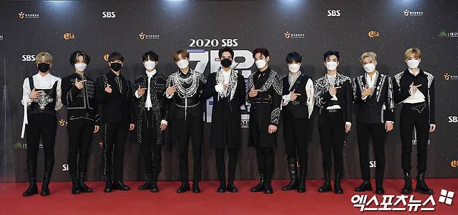 The Boyz, who attended the SBS KPop year-end festival in Deagu red carpet event, which was held in non-face-to-face with No spectors at Deagu on the afternoon of the 25th, has photo time.