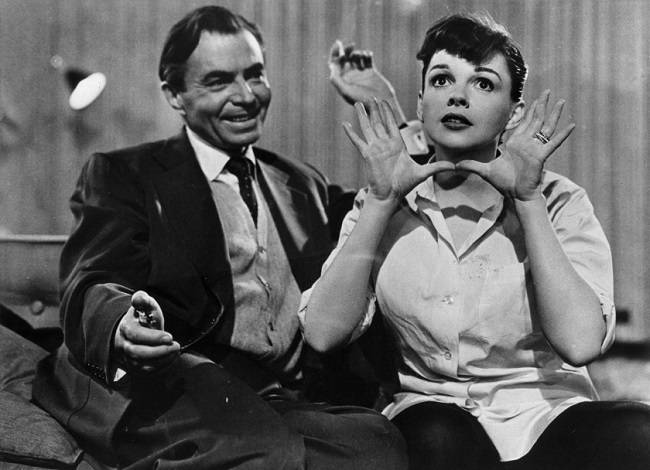 MGM과의 계약을 끝내고 주디 갈란드는 `스타 탄생`(1954)으로 영화계에 복귀했지만, 사실상 이 영화를 마지막으로 배우 생활을 접었다.