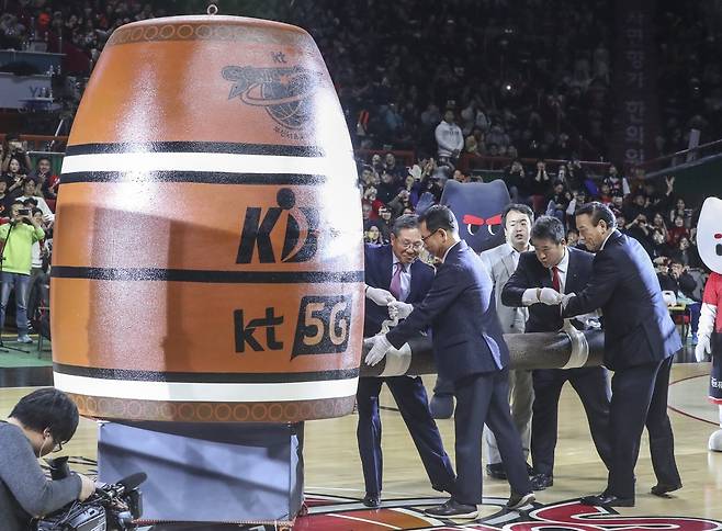 농구장에서 새해맞이 강덕철 기자