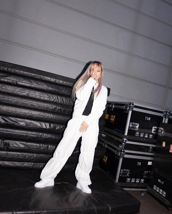 미란이의 미니멀 스트리트 룩.