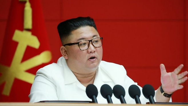 노동당 전원 회의 주재하는 북한 김정은 국무위원장. 연합뉴스