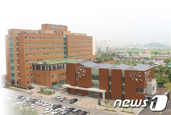 코로나19 확진자를 전담으로 치료하는 전북 군산의료원.© 뉴스1