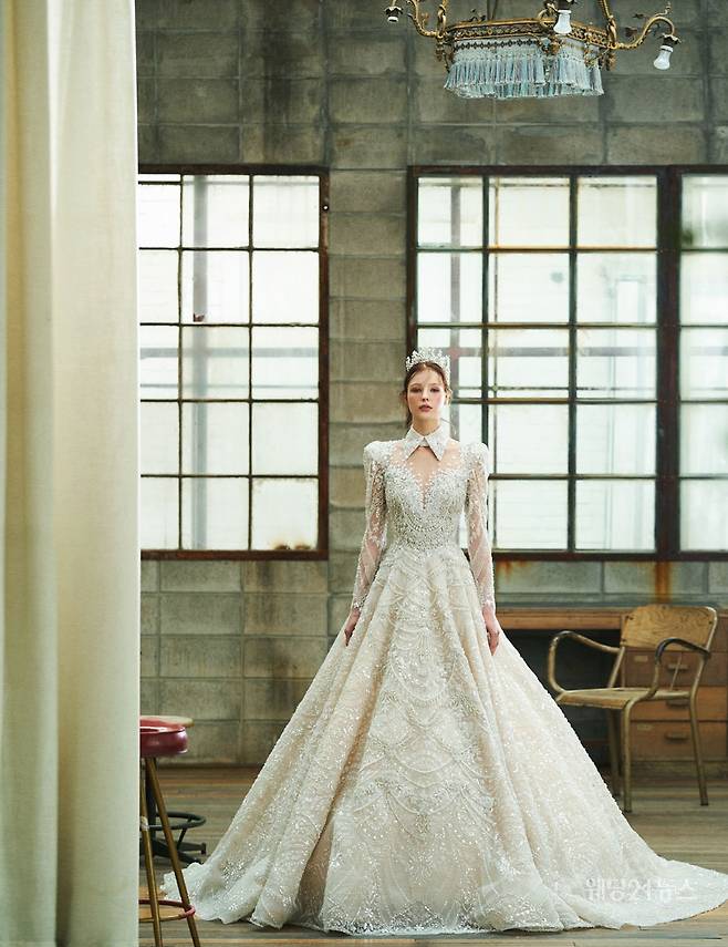 사진 : 웨딩드레스 브라이덜 빌리지(서울,&nbsp;대구,&nbsp;부산,&nbsp;광주,&nbsp;인천,&nbsp;수원,&nbsp;제주,&nbsp;청주,&nbsp;HANG ZHOU,&nbsp;Fu Zhou), 포토그래퍼 김보하(더써드마인드),&nbsp;모델 구스테, 비카B,&nbsp;헤어 김혜연 메이크업 김정원(빈헤어메이크업),&nbsp;제품협찬 앙뜨