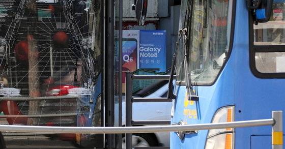 서울 시내의 한 버스정류장. 이 사진은 기사와 관련이 없습니다. 연합뉴스