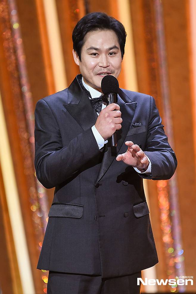 Changsha 30th anniversaryThe 2020 SBS Acting Grand Prize was held at SBS Prism Tower in Sangam-dong, Mapo-gu, Seoul on the afternoon of December 31st.Kim Sung-kyun was awarded the prize as a mini-series winner for the Excellence Acting Award.Photos