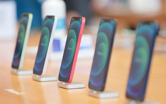 애플의 첫 5G 스마트폰 아이폰12 시리즈. [뉴스1]