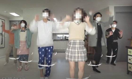 코로나19 위로를 목적으로 보건복지부가 만든 영상. 도리어 ″방역 수칙을 어기고, 층간 소음을 유발한다″는 여론의 비판을 받고 있다. 복지부 페북 캡처.
