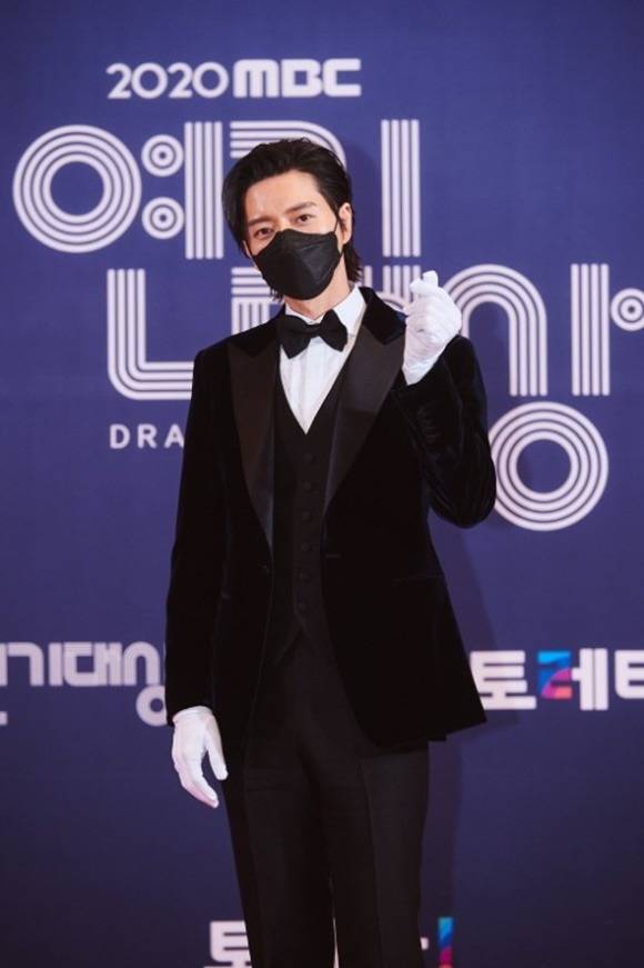 배우 박해진은 데뷔 14년 만에 첫 대상을 수상했다. /MBC 제공