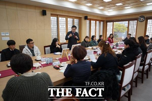 경북 경주시 주낙영은 시장은 신축년 신년사를 통해 "시민이 원하는 것이 무엇인지 끊임없이 소통하며 시정에 담아내기 위해 최선을 다하겠다"고 메시지를 전했다.사진은 지난해 사랑방 좌담회 모습./경주시제공