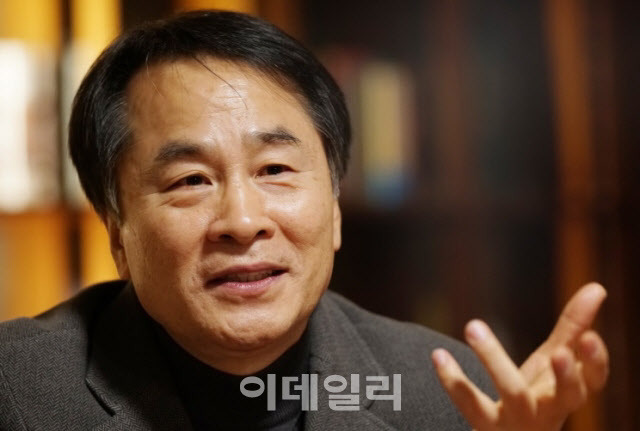 소설 ‘마음의 부력’으로 제44회 이상문학상 대상을 수상한 이승우 작가(사진=문학사상사).